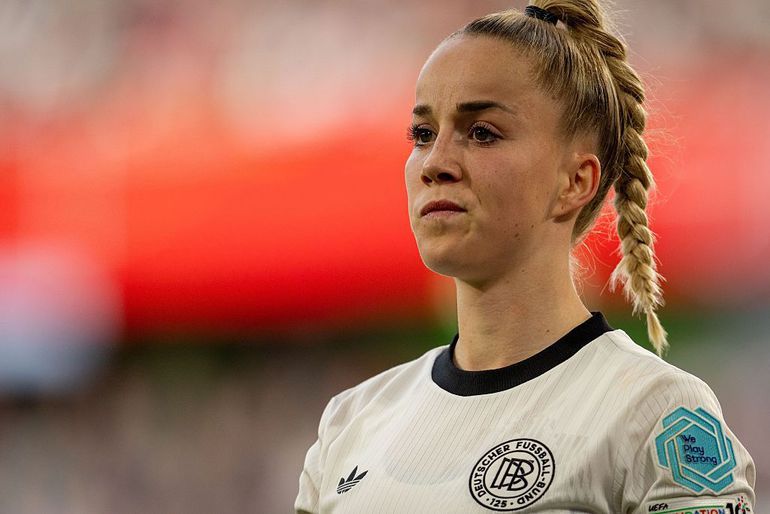 Dickpics, OnlyFans en de Playboy: Duitse topvoetbalster doet schokkende onthullingen
