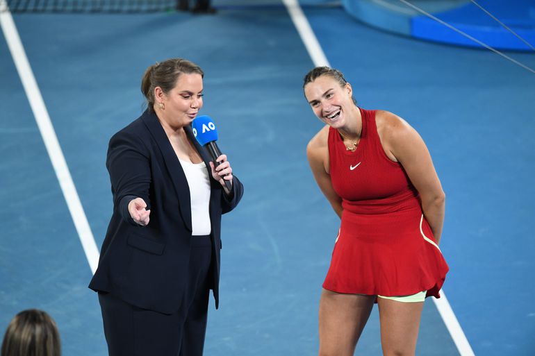 Mishandelde ex-toptennisster spreekt opmerkelijke woorden na overlijden van haar vader