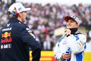 Moeder van mogelijke nieuwe teamgenoot Max Verstappen onderhandelt over nieuw contract bij Red Bull