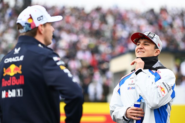 Moeder van mogelijke nieuwe teamgenoot Max Verstappen onderhandelt over nieuw contract bij Red Bull