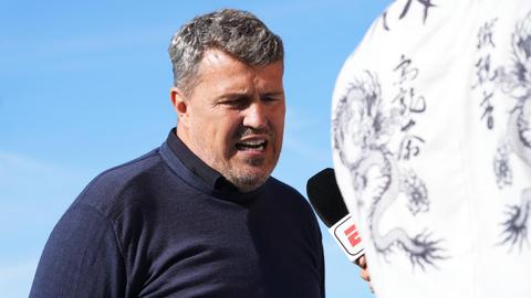 Ajax-coach Oscar Garcia verrast met bizarre uitspraak: 'Misschien wel de eerste stap naar de Conference League-finale'
