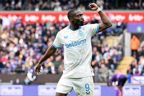 Oud-Ajacied viert feest met Club Brugge na 'héél stressvolle minuten': 'Ik kan mijn gevoelens niet plaatsen'