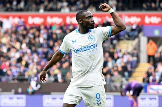 Oud-Ajacied viert feest met Club Brugge na 'héél stressvolle minuten': 'Ik kan mijn gevoelens niet plaatsen'