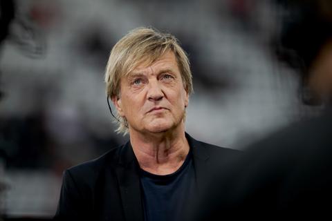 Ex-topvoetballer Wim Kieft reed twintig auto's in de prak: 'Ik was vergeten dat er nog een bocht kwam'