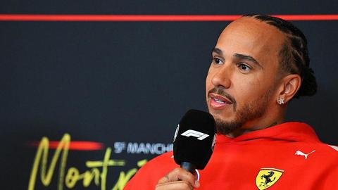Geïrriteerde Lewis Hamilton spreekt zich uit over toekomst in Formule 1: 'Wen er maar aan'
