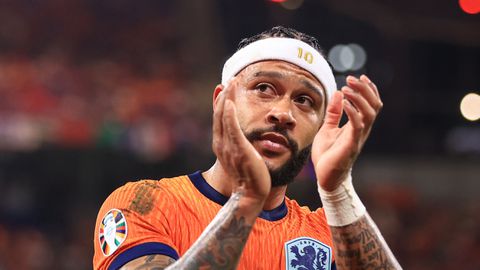 Memphis Depay roept veel kritiek op bij Oranje tegen Frankrijk: 'Zat die zweetband voor zijn ogen?'