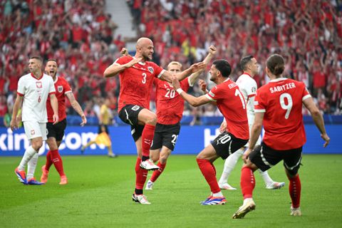 Oostenrijk hijgt Nederland op het EK in de nek na dikverdiende zege op Polen