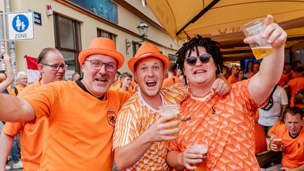 Leipzig kleurt oranje: circa 40.000 fans van Nederlands elftal lopen mee in Oranjemars