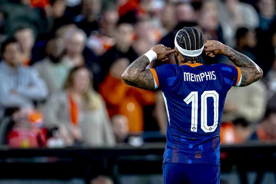 waarom-memphis-depay-juicht-vingers-oren-oranje-ek-24-nederland