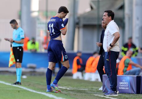 'Onbetrouwbare' Ruben van Bommel krijgt flinke kritiek na frustratie in Jong Oranje: 'Zo onprofessioneel'