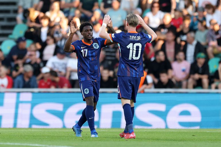 Tiental Jong Oranje bereikt halve finale EK onder 21 na gemiste penalty en laat doelpunt tegen Jong Portugal