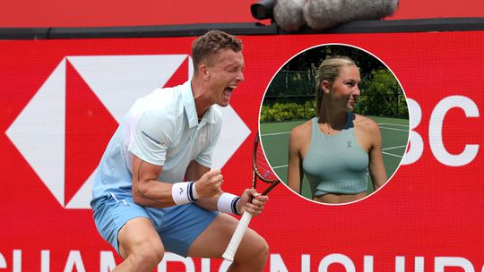 Huilende vriendin ziet hoe 'haar' tennisser voor gebroken harten zorgt, tegenstander uit z'n plaat