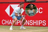Huilende vriendin ziet hoe 'haar' tennisser voor gebroken harten zorgt, tegenstander uit z'n plaat