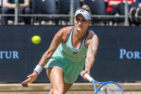 Laagvlieger stunt met winst op toptennisster Aryna Sabalenka kort voor Wimbledon