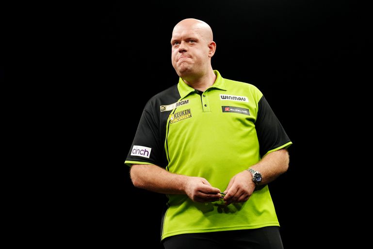 Topdarter Michael van Gerwen pakt pijlen weer op na afwezigheid en laat zich zien op demonstratietoernooi