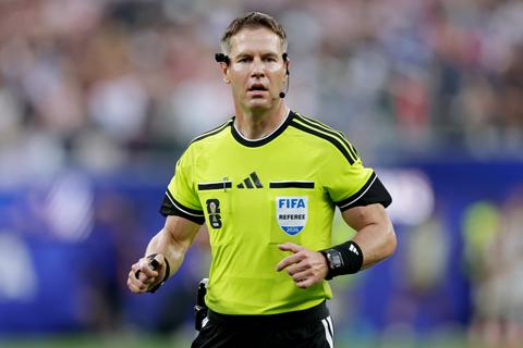 Opmerkelijk duel voor Danny Makkelie op WK: scheidsrechter fluit belangrijke wedstrijd voor Oranje