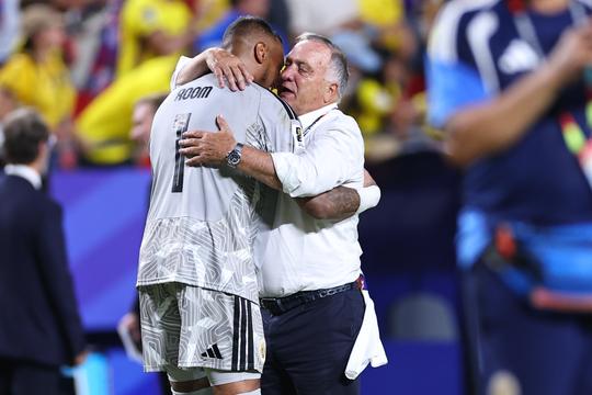 Tranen bij Curaçao na historische WK-stunt: Dick Advocaat en grote uitblinker laten emoties de vrije loop
