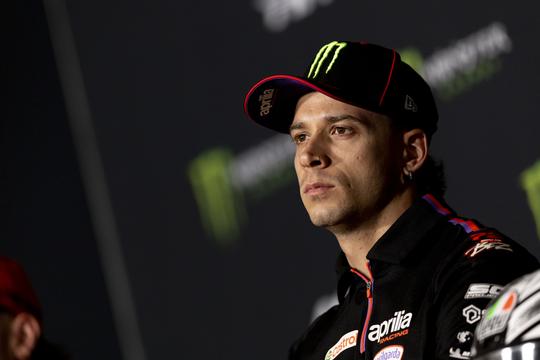Moto GP-coureur wordt op bizarre wijze geschorst na rake klappen: 'Dit kan natuurlijk echt niet'