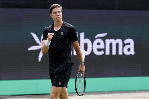 Nederlands tennistalent (17) beleeft prachtige primeur na ongekende comeback