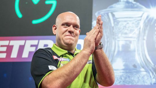 Michael van Gerwen kijkt uit naar 'pittige operatie' aan zijn mond: 'Over 14 uur lig ik onder het mes'