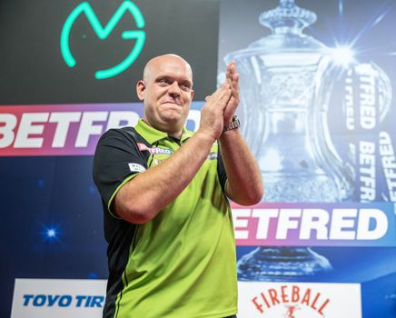 Michael van Gerwen kijkt uit naar 'pittige operatie' aan zijn mond: 'Over 14 uur lig ik onder het mes'