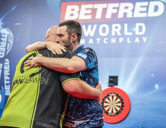 Michael van Gerwen slikt bittere pil in zinderende finale World Matchplay, Luke Humphries casht flink