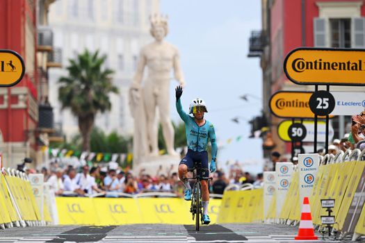 Recordhouder Mark Cavendish rijdt ereronde in laatste Tour-rit: Engelsman krijgt eigen huldiging