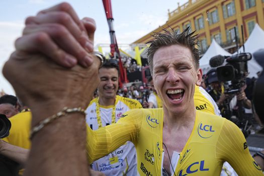 Dit bedrag fietste Tadej Pogacar aan prijzengeld bij elkaar in de Tour de France, twee Nederlanders op nul euro