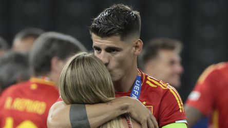 Álvaro Morata spendeert na veelbesproken EK een avondje met bekendste voetbalkoppel ter wereld