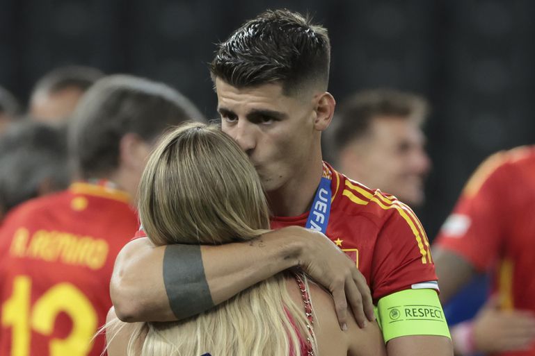 Álvaro Morata spendeert na veelbesproken EK een avondje met bekendste voetbalkoppel ter wereld