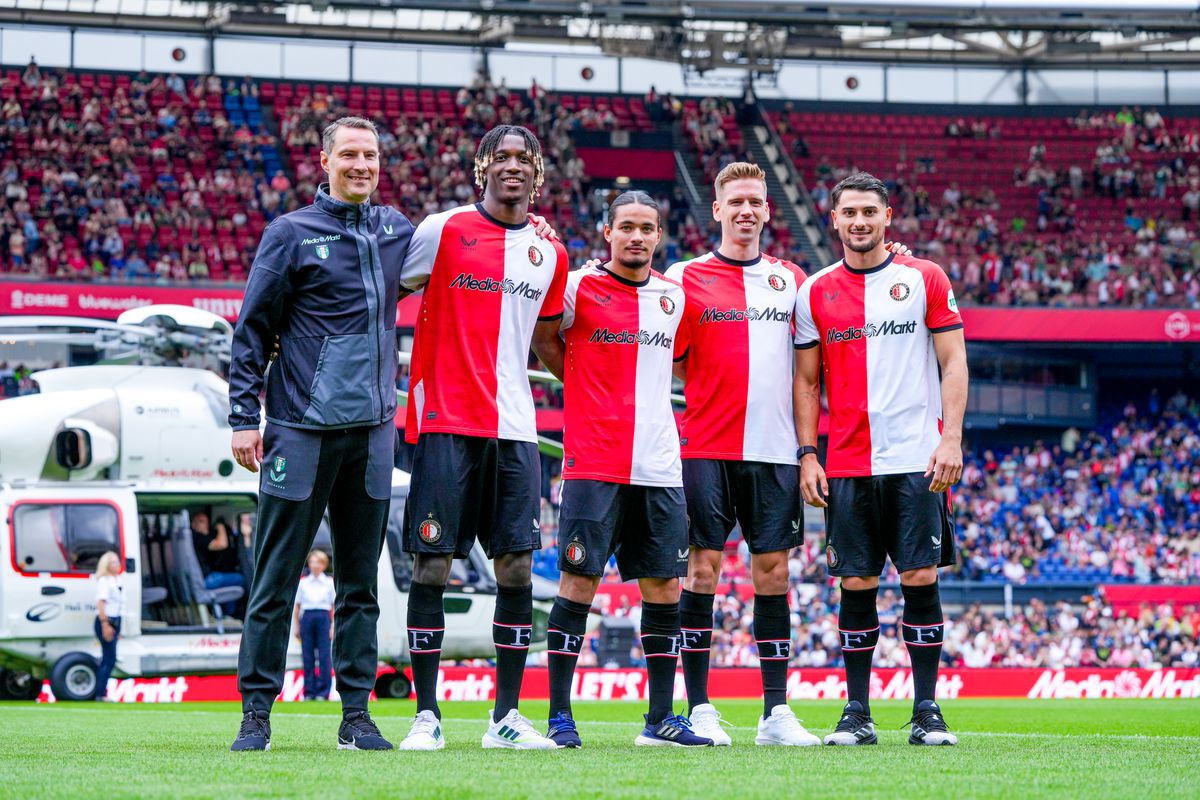 Dribbelkoning Anis Hadj Moussa kijkt ogen uit bij Feyenoord: 'Ik heb dit nog nooit gezien, wat een club'