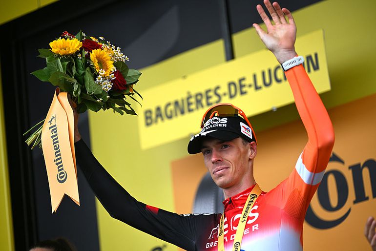 Topwielrenner Thymen Arensman blikt tijdens rustdag in Tour vol trots terug: 'Dit ga ik nooit meer vergeten'