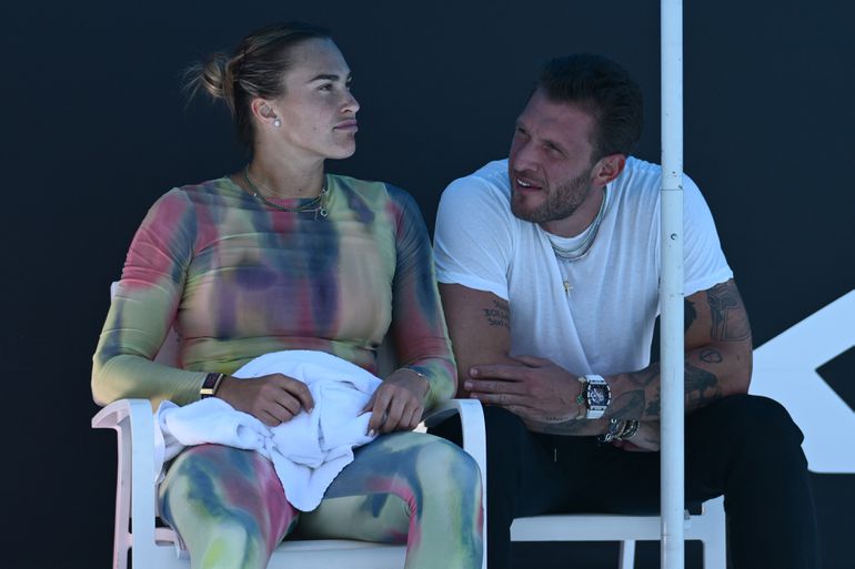 Toptennisster Aryna Sabalenka en steenrijke vriend maken indruk met vakantiefoto's na domper op Wimbledon