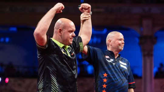 Topdarter Michael van Gerwen geniet met volle teugen van aanwezigheid dochter op World Matchplay: 'Heel fijn'