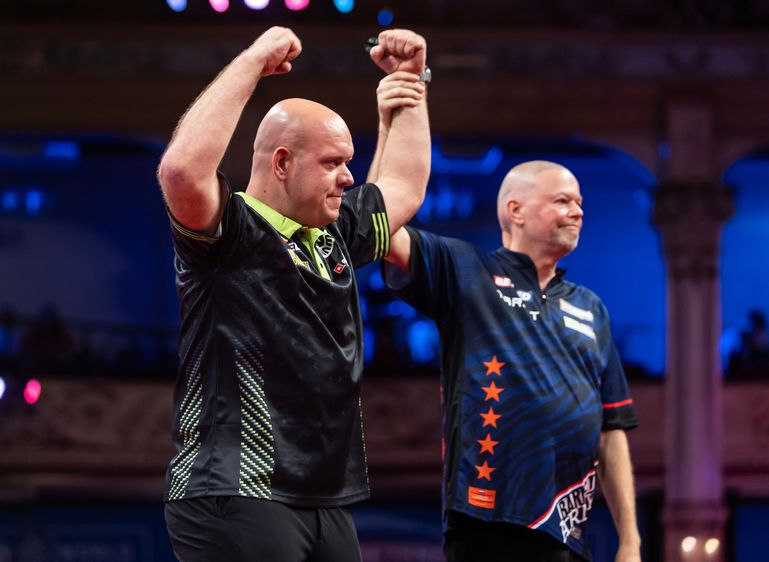 Topdarter Michael van Gerwen geniet met volle teugen van aanwezigheid dochter op World Matchplay: 'Heel fijn'