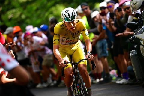 Nachtelijke dopingcontroles in Tour de France leiden tot nieuwe kritiek: 'Renners zijn doodsbang'