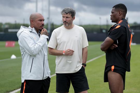 Mark van Bommel gaat bijzondere uitdaging aan: 'Het is een eer om dit te doen'