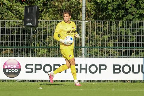 AZ-doelman (26) openhartig over moeilijke periode in zijn relatie: 'Dat is nu gelukkig anders'