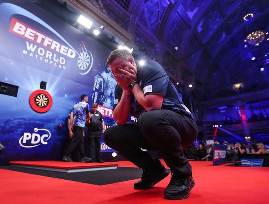 Stuntende topdarter (37) laat zijn emoties de vrije loop op Matchplay: 'Ik hou niet van die kant van mezelf'