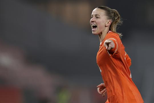 Jackie Groenen smelt bij beelden van eigen bruiloft: 'Een heel speciaal moment'