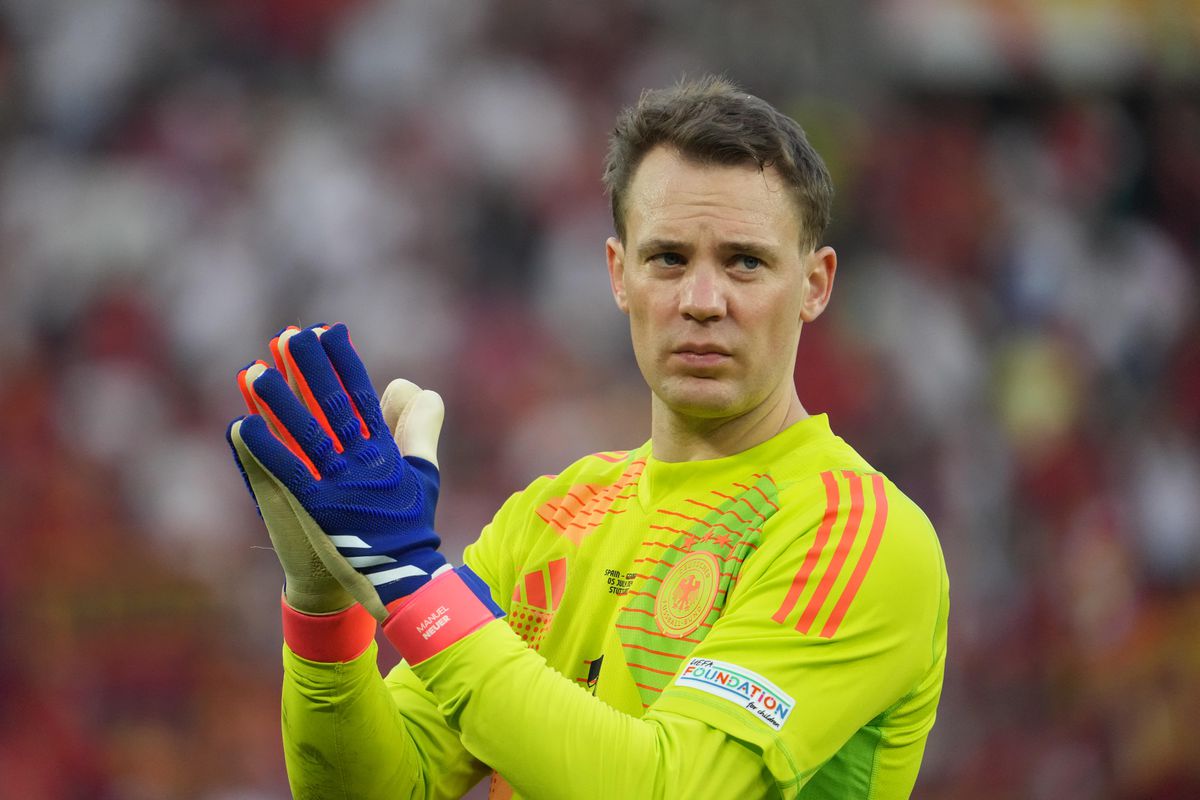 Manuel Neuer stopt als Duits international: 'Ik heb ervan genoten het shirt te dragen'