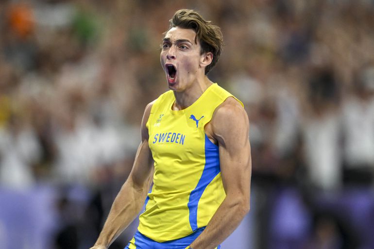 Polsstokfenomeen Armand Duplantis breekt opnieuw record bij eerste wedstrijd sinds Olympische Spelen