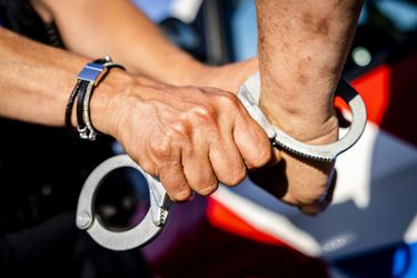 Oud-voetballer diep in de problemen: maandenlange celstraf geëist voor ontvoeren en mishandelen vriendin