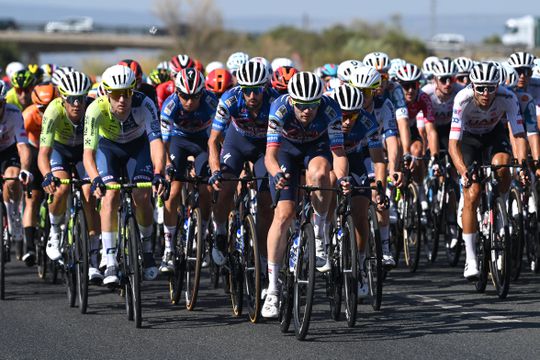 Wout van Aert loopt door fout in de sprint nieuwe ritzege in Vuelta mis