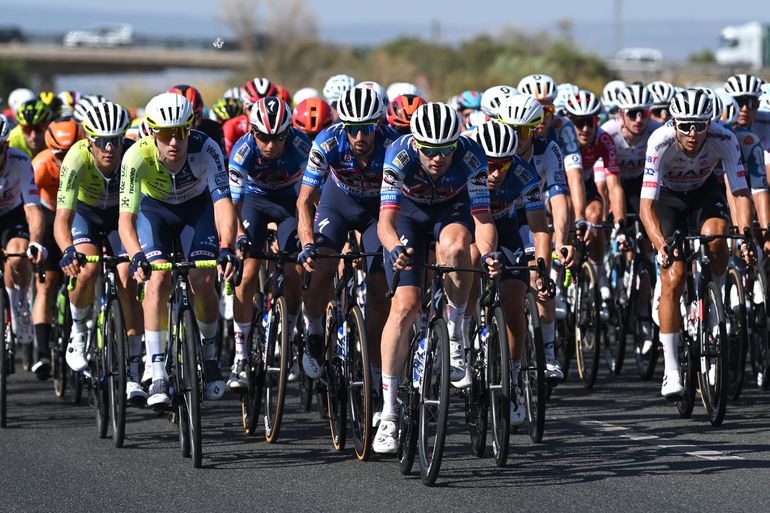 Wout van Aert loopt door fout in de sprint nieuwe ritzege in Vuelta mis