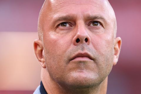 Flinke domper voor Liverpool: Arne Slot moet Oranje-international lang missen