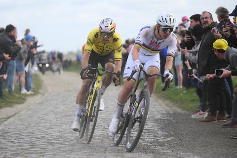 Prijzengeld Vuelta a España | Deze enorme geldbedragen kunnen Tadej Pogacar en Wout van Aert verdienen
