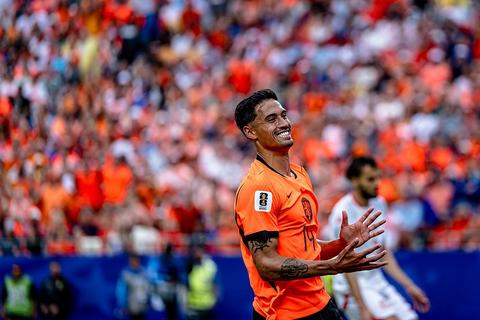 Oranje-international Tijjani Reijnders beleeft pijnlijk debuut in Saudi-Arabië: landgenoot doet hem de das om