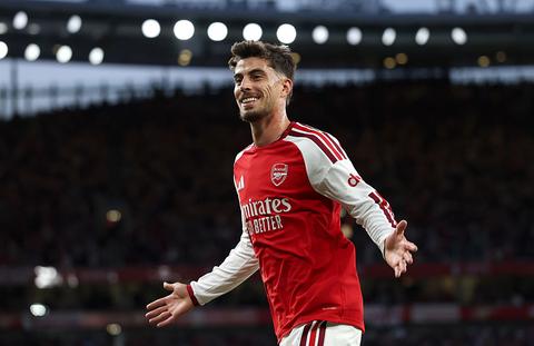 Arsenal verpulvert ploeg van Engels voetbalicoon (48) en kent perfecte Premier League-start