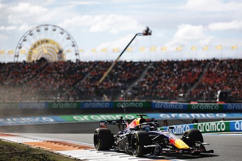 Max Verstappen stelt teleur in zinderende sprintkwalificatie, George Russell pakt pole op Zandvoort